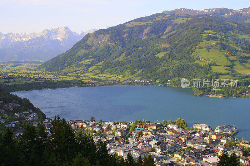 上面的泽勒湖-泽尔am See和山脉景观鸟瞰图，泰洛风景在奥地利萨尔茨堡土地，奥地利